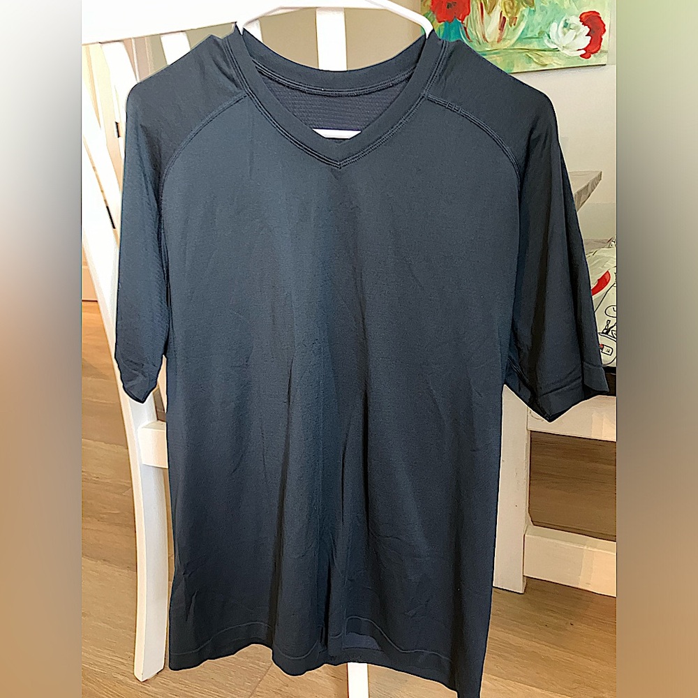 Lululemon V-neck T-shirt, Dark dark navy- size large